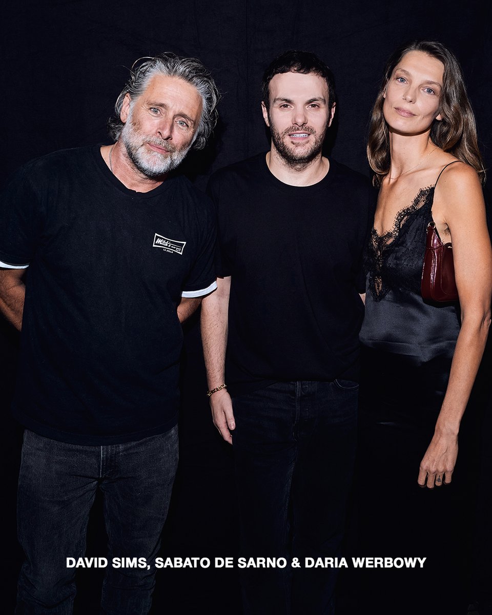 gucci_jp's tweet image. #GucciAncora にて。 クリエイティブ・ディレクター #SabatoDeSarno とともにフォトグラファーのデイビッド・シムズ #DavidSims &amp;amp; ダリア・ウェーボウィ #DariaWerbowy、ジェマ・ワード #GemmaWard、リウ・ウェン #LiuWen、ヴィットリア・チェレッティ #VittoriaCeretti。
on.gucci.com/GucciAncora_j_…