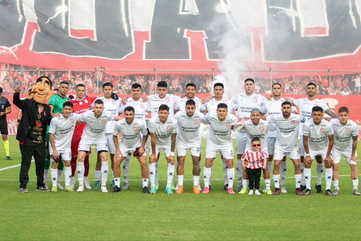 Tresddescuento's tweet photo. Pablo #Frontini: "Ser local, la cancha, la gente, todo alimenta a lo que somos como equipo. También los rivales, muy pocos han venido a jugarnos de igual a igual. La mayoría viene a cuidarse. De visitante en el palo y palo tuvimos distintos resultados, son partidos más abiertos". https://t.co/gbYxh1qd1y