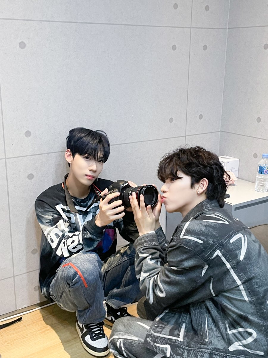 nSSign_official's tweet photo. [#로빈] 도하형 생일 축하해요 !! 
오늘도 저희랑 좋은 시간 보내시고.. 곧 다가오는 아레나 위해서 맛있는 샐러드 먹으러 가요 ! 

선물은 로빈이에요 쪽 ❤

#엔싸인 #nSSign #ROBIN https://t.co/2dW7r3HF9d