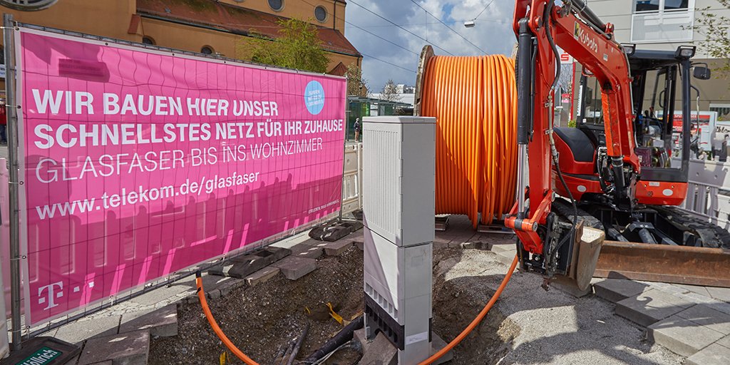 telekomnetz's tweet photo. #Telekom startet Glasfaserausbau in #Wyk und #Oldsum auf #Föhr. Rund 5.025 Haushalte können angeschlossen werden. Gigabit Geschwindigkeit möglich. Kostenfreien Hausanschluss sichern: https://t.co/Kx04iltN6c #Galsfaseristmagenta #Glasfaser https://t.co/rvLkfbGdWe