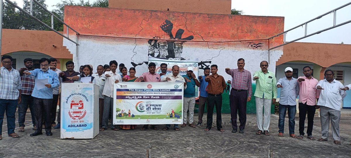 As part of #SwachhataHiSeva Swachhata Pledge done Jahawar Navodaya vidyalaya. @Collector_KB @aclb_kb @cdmatelangana @SBMU_Telangana #youthvsgarbage @SwachhBharatGov @MoHUA_India @arvindkumar_ias