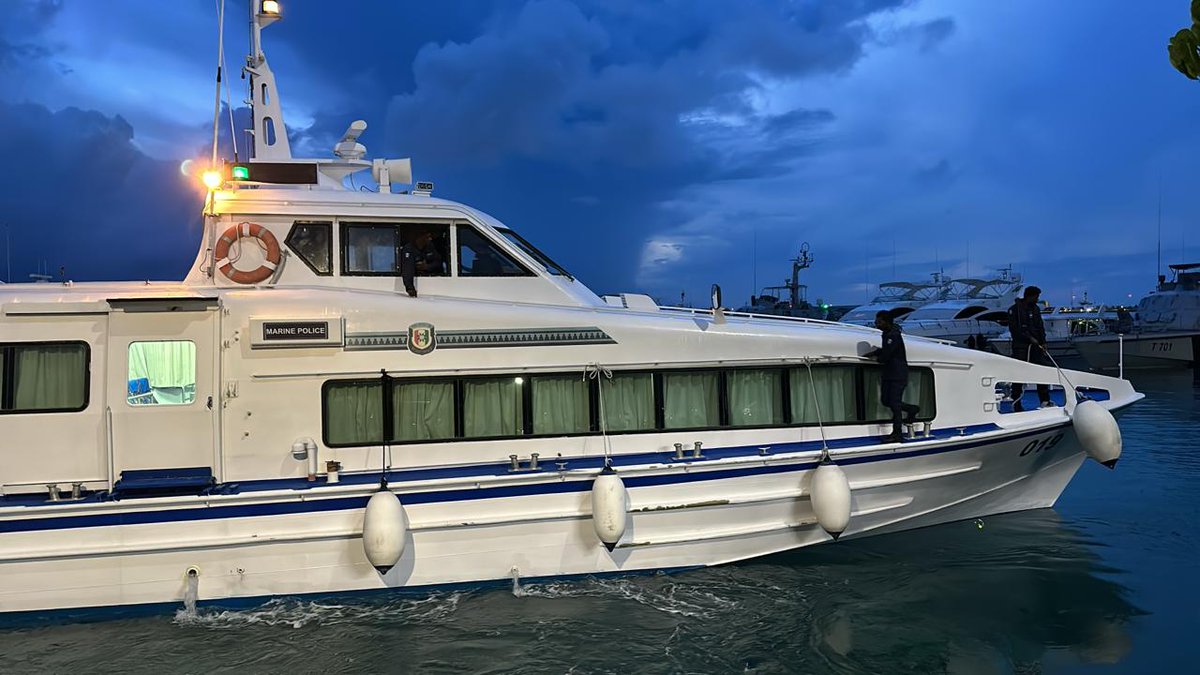 PoliceMv's tweet photo. ރިޔާސީ އިންތިހާބު 2023 ގެ ދެވަނަ ބުރުގެ ވޯޓު ކަރުދާސް ރާއްޖޭގެ އުތުރާއި ދެކުނުގެ ހުރިހާ ރަށަކަށް ގެންދިއުމަށް ޕޮލިސް 19 އަދި ޕޮލިސް 20 ލޯންޗް މިއަދު ހެނދު ވަނީ ފުރާފަ!
#OperationBlueWave https://t.co/vVuVOxzCDB