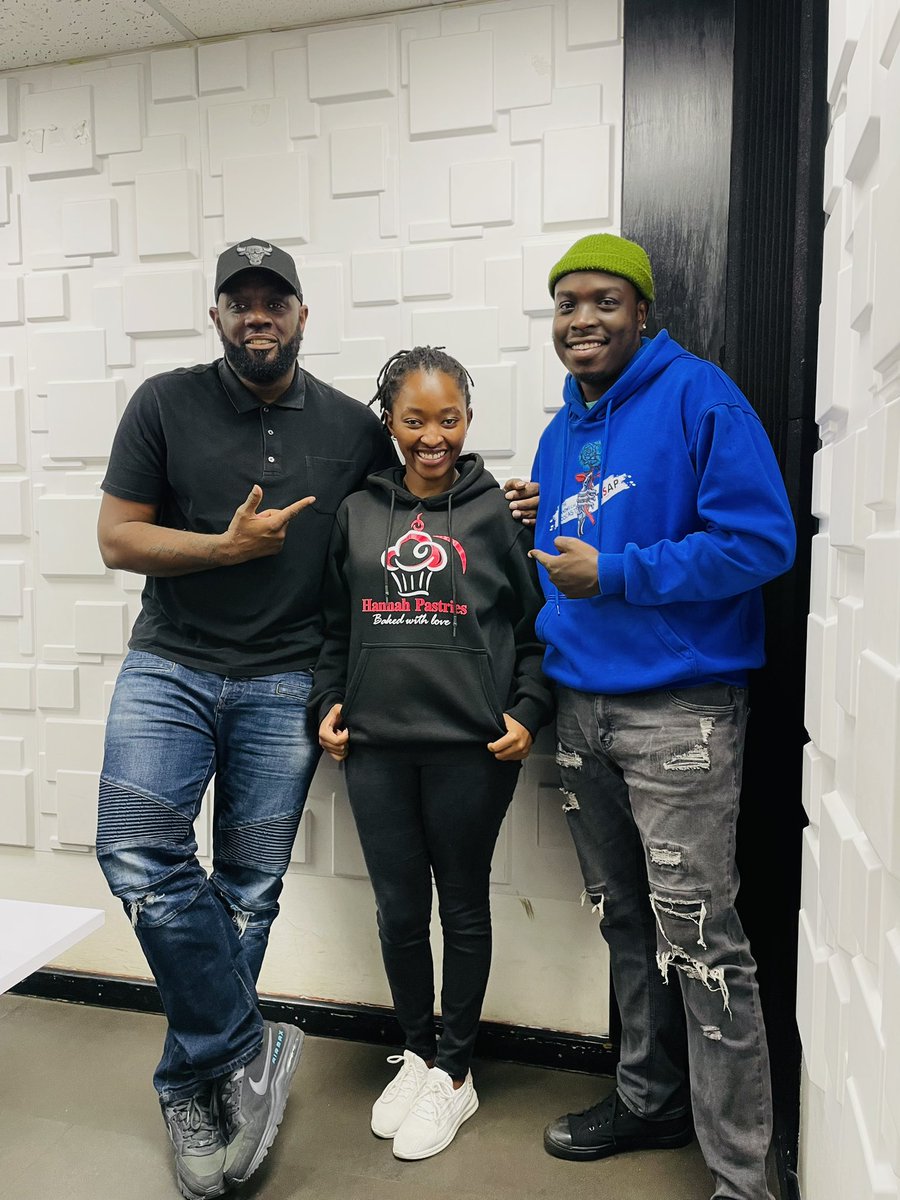 HomeboyzRadio's tweet photo. Get your cakes and sweet treats from @hannah_pastries( IG) 😄
We will give you a review when our goodies are brought in, we bet we will love them!
#PowerGrind 
#PowerUpHBR https://t.co/alQcVHOHbX