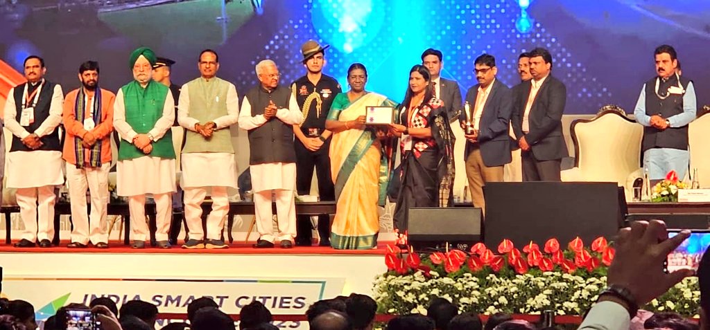 bmcbbsr's tweet photo. Bhubaneswar is immensely proud to have received the prestigious 'Best #SmartCity in Eastern Region' award at the #IndiaSmart Cities Conclave 2023. 
This honour, bestowed by the Hon'ble President of India @rashtrapatibhvn.
We thank all citizens for their support. https://t.co/EpTG6xyVHm