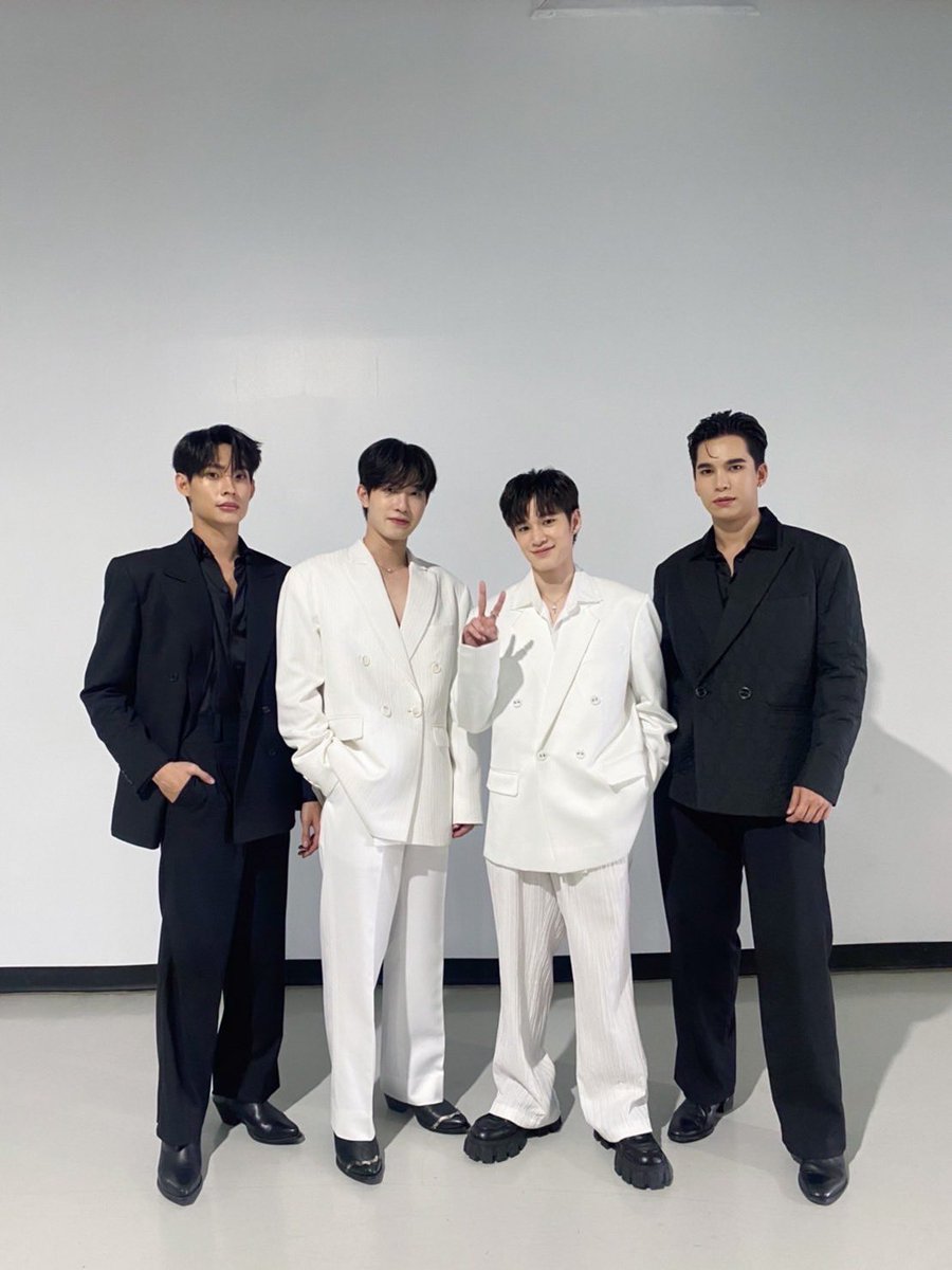 mmaxmaxofficial's tweet photo. ใครพร้อมเจอสี่หนุ่มแล้วบ้างงงง เท่สุดๆวันนี้❤️‍🔥

WeTV x DOMUNDI
#WeTVAlwaysMore2024 https://t.co/UVrhALuWee