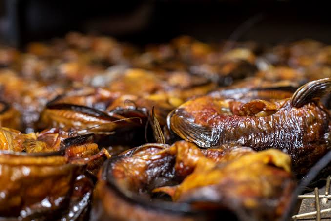 CHELAagro's tweet photo. Whether you prefer the warmth and spice of Catfish Pepper Soup, the richness of Catfish Stew, or the beloved Nigerian classic that is Catfish Jollof Rice, CHELA Oven-Dried Catfish will elevate your dishes to a whole new level😎

4500/Pack
order/KG ✅ https://t.co/J42BKFaabK