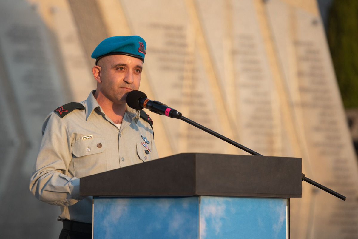 Tothanim_IDF's tweet photo. ״יש רק דבר אחד שמאפיל על עברו המרשים של החיל - עתידו!״
כך אמר אתמול בערב (יום ג׳) תת-אלוף נרי הורוביץ בטקס החלפת קצין התותחנים הראשי בבית התותחן שבזכרון יעקב. (1/2) >> https://t.co/lMeI2q5kzA