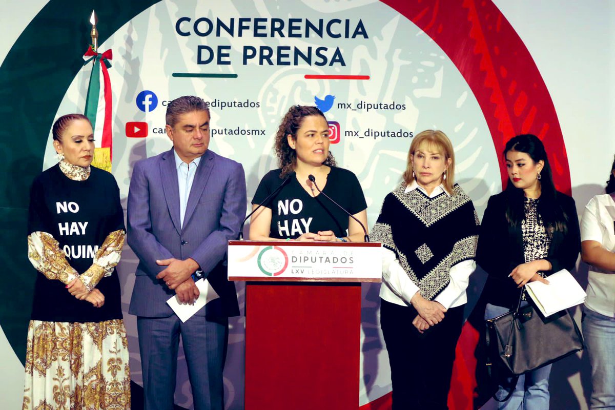 marianagc's tweet photo. Este gobierno morenista ES CRIMINAL. Para el presupuesto 2024 sigue dejando SIN QUIMIOTERAPIAS a las y los niños con cáncer. ¡Qué vergüenza que tengan que venir a exigir su derecho a la SALUD! 

¡Seguiremos alzando la voz desde la Cámara de Diputados! 

#NoHayQuimios 🙏🏼 https://t.co/CLi3yPFsmg