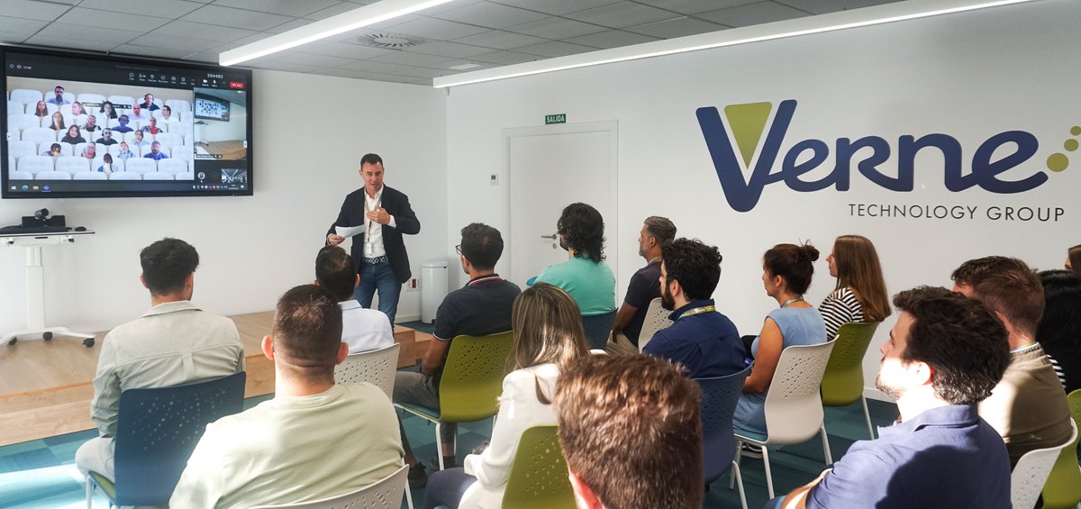 Así hemos dado la bienvenida a las 60 #personas que se han incorporado recientemente a Verne. 
La clave es sumar experiencias, conocimientos y capacidades para crecer en equipo. Y que se haga desde la confianza, el compromiso y el #talento