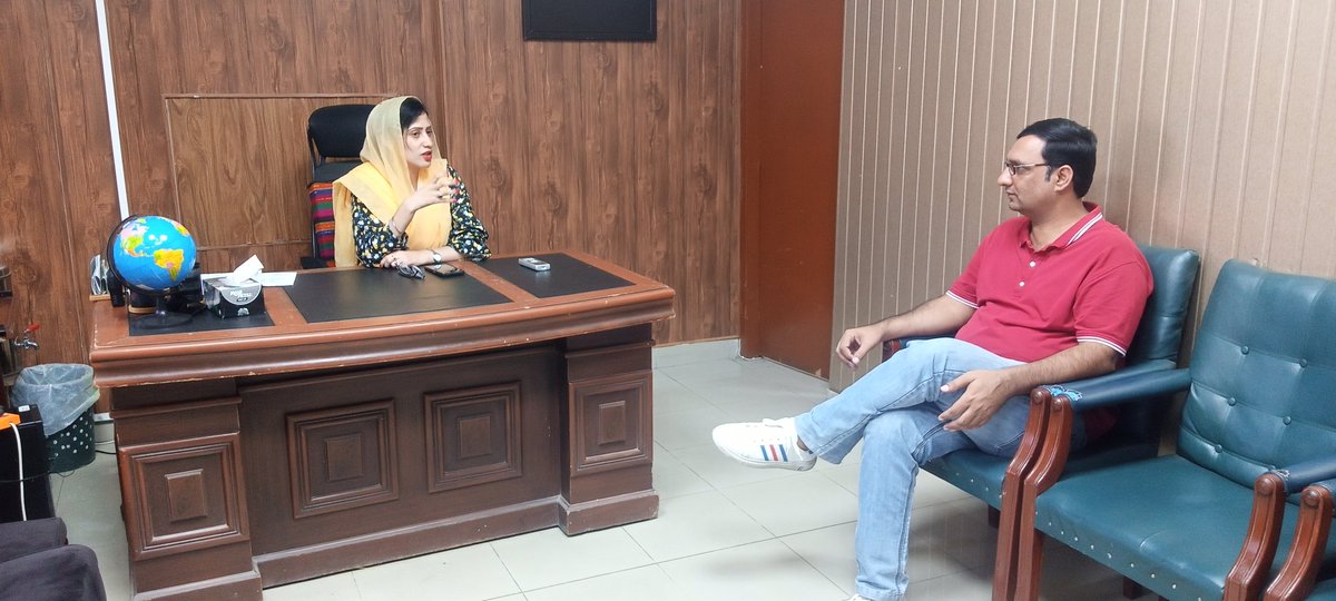 ali_munazer's tweet photo. ایک دن شاہی قلعہ میں، سٹوری کی کھوج اور انچارج قلعہ سیدہ فائزہ شاہ سے ملاقات ۔
#LahoreFort #Lahore #ShahiQila #walledcityLahore #historicalplacesinlahore #Munazerali #digitalcreator #24NewsHD #City42 https://t.co/TudSi3oKNo