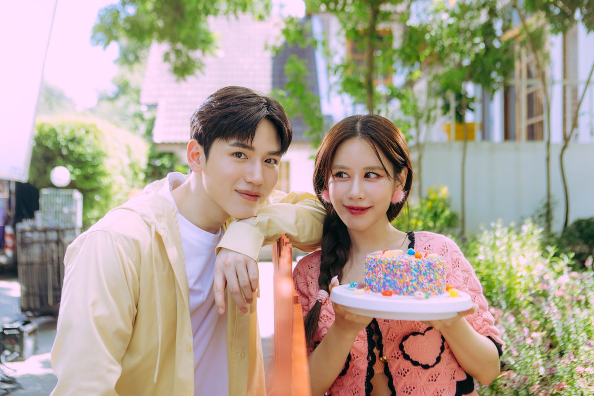 GMMTV's tweet photo. ฝากแฟน ๆ ติดตามผลงานล่าสุดของ 'นิว-ฐิติภูมิ' ใน MV เพลง 'มากกว่านี้ก็นางฟ้าแล้วปะ (Fangel) - FANG' กันด้วยนะคะ
สามารถรับชมได้แล้ววันนี้ทาง YouTube:  https://t.co/o0RE5L3Vex

#มากกว่านี้ก็นางฟ้าแล้วปะ
#FANGEL #Fangfangg #SPICYDISC
#GMMTV https://t.co/wBcZgH2O0l