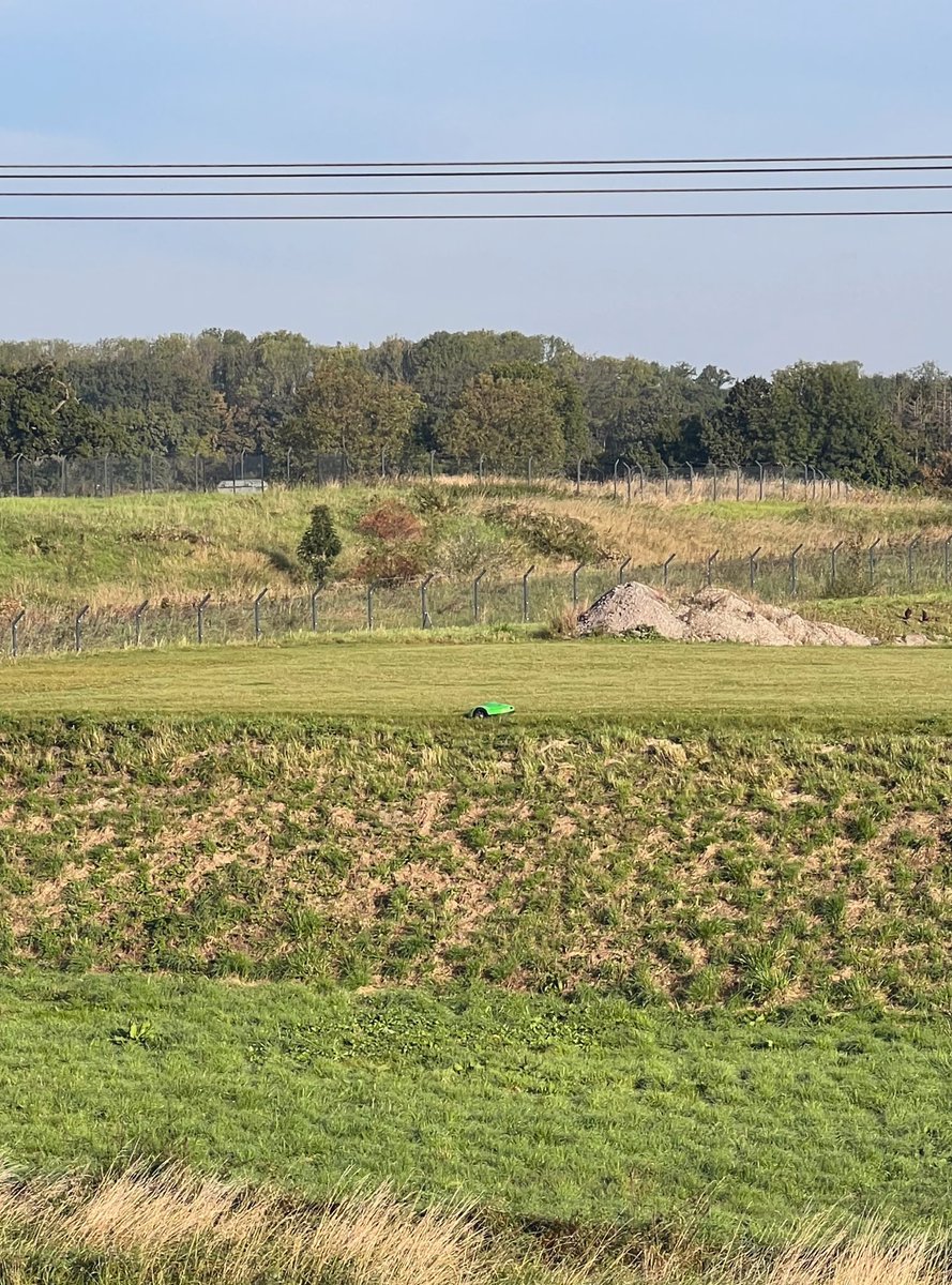 PanzKampfer's tweet image. 09:18 27.09.2023
Bruder steckt schonwieder fest
#rasenmähroboter
#ai dominiert bald