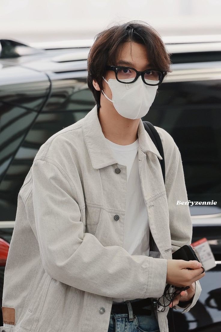 OURDREAM_twt's tweet photo. ㅤ
ㅤ
[ OUR DREAM STAFF UPDATE ]

230927 OUR DREAM's Jevano ( @jeharsa ) and Leo were seen today at Soekarno Hatta International Airport for their flight to Hongkong for their performance at YUEBING Festival. 

#JEVANO #LEO #OURDREAM 
ㅤ
ㅤ https://t.co/dI1e58tNSB