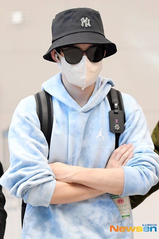 ㅤ
ㅤ
[ OUR DREAM STAFF UPDATE ]

230927 OUR DREAM's Jevano ( <a href="/jeharsa/">Jevano Sanjaya.</a> ) and Leo were seen today at Soekarno Hatta International Airport for their flight to Hongkong for their performance at YUEBING Festival. 

#JEVANO #LEO #OURDREAM 
ㅤ
ㅤ