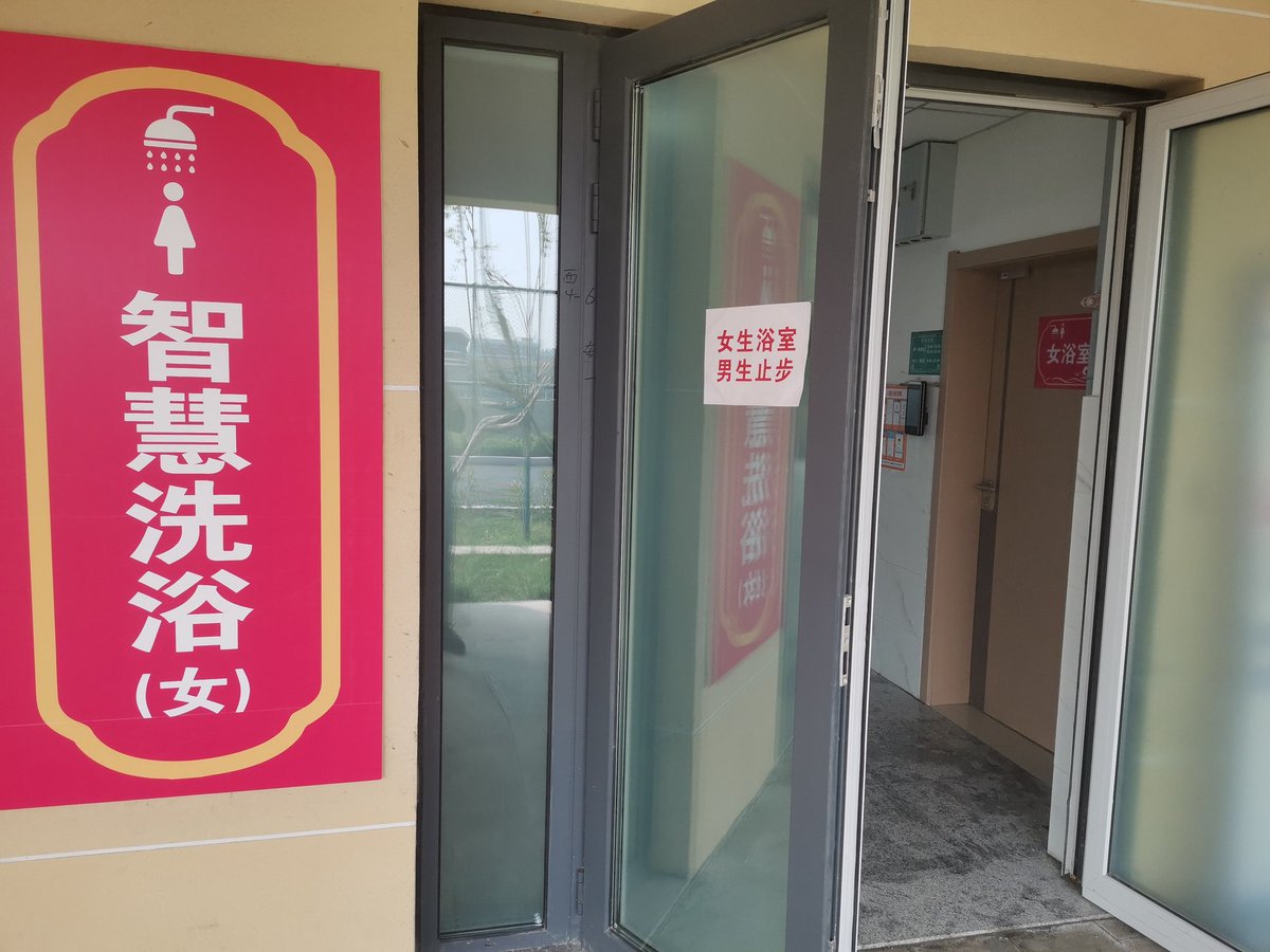 Cryogenic3770's tweet photo. 我就是那个在男生和女生之间疯狂擦边的后现代非二元性别酷儿😂 https://t.co/uEwiQKxJnM