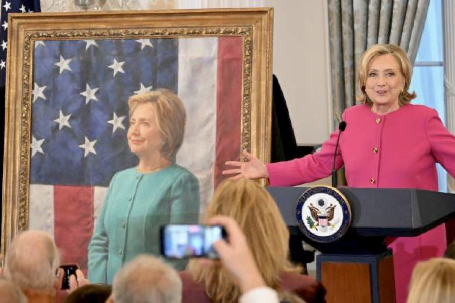 TheRickyDavila's tweet photo. You know who doesn’t have a mugshot? Hillary Clinton. Instead she received her official Secretary of State portrait at the State Dept today. https://t.co/4G0cBcTCUX