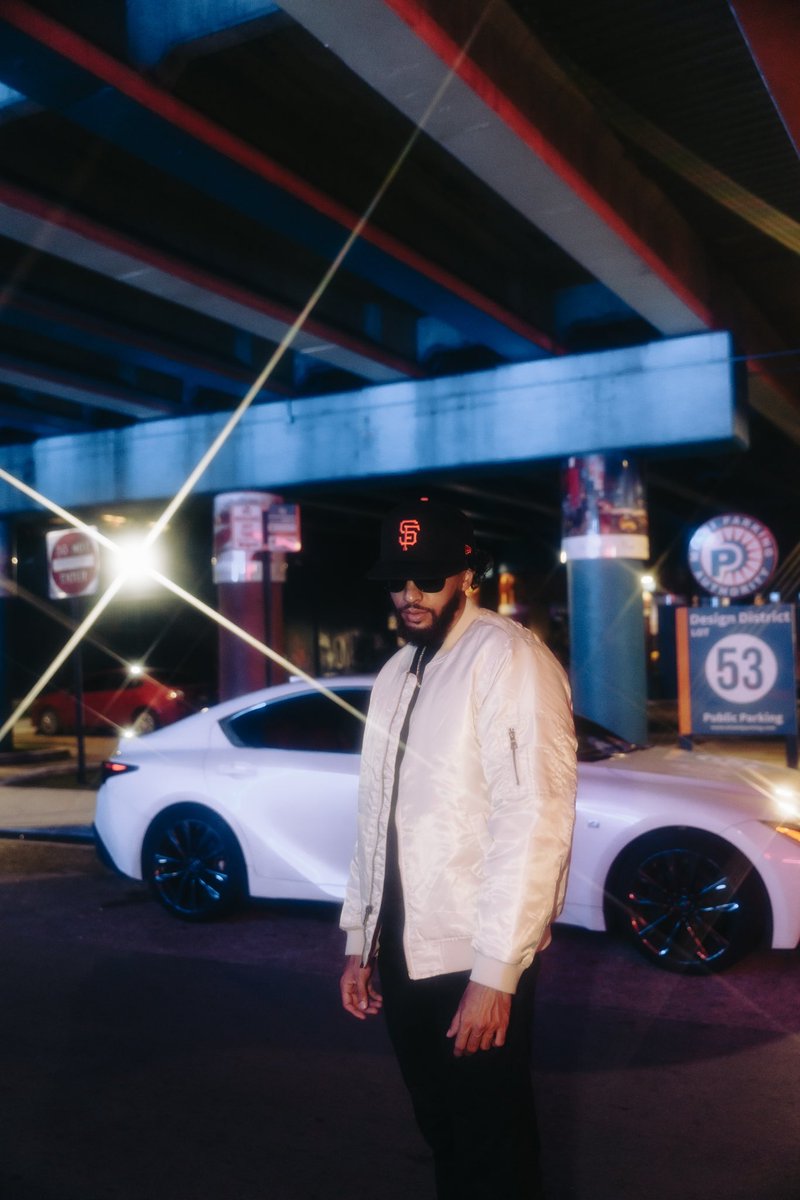 El_TrapBaby's tweet photo. Oct 1st “Se Desespera” drops exclusively on @YouTube prod by @dimeloderek pics by @Jelatoscope 
#BTS📸 https://t.co/QPEVdWZBeX