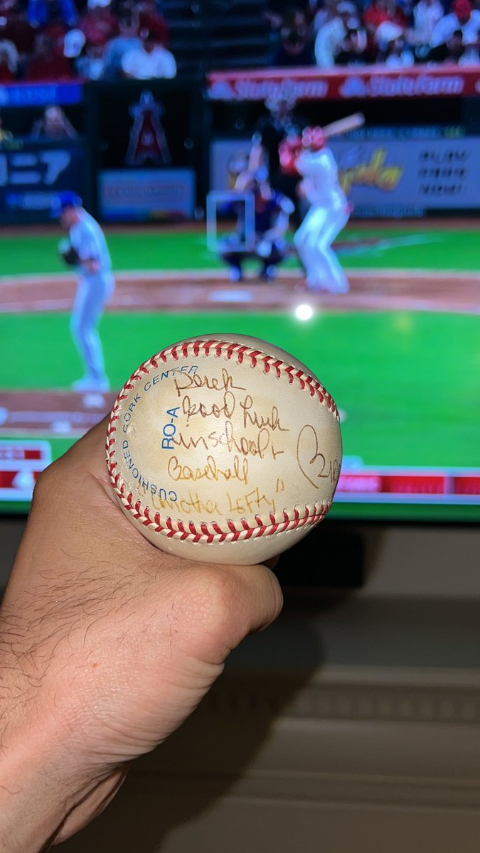 dsizzle_07's tweet photo. @notthefakeSVP Great story. My grandparents took Brooks to the airport from the Gallup, NM Rotary Fundraiser long after he retired. He was kind enough to autograph a ball for them addressed to their young grandson who loved baseball. They said he was a great man. https://t.co/CMWntcLS5e
