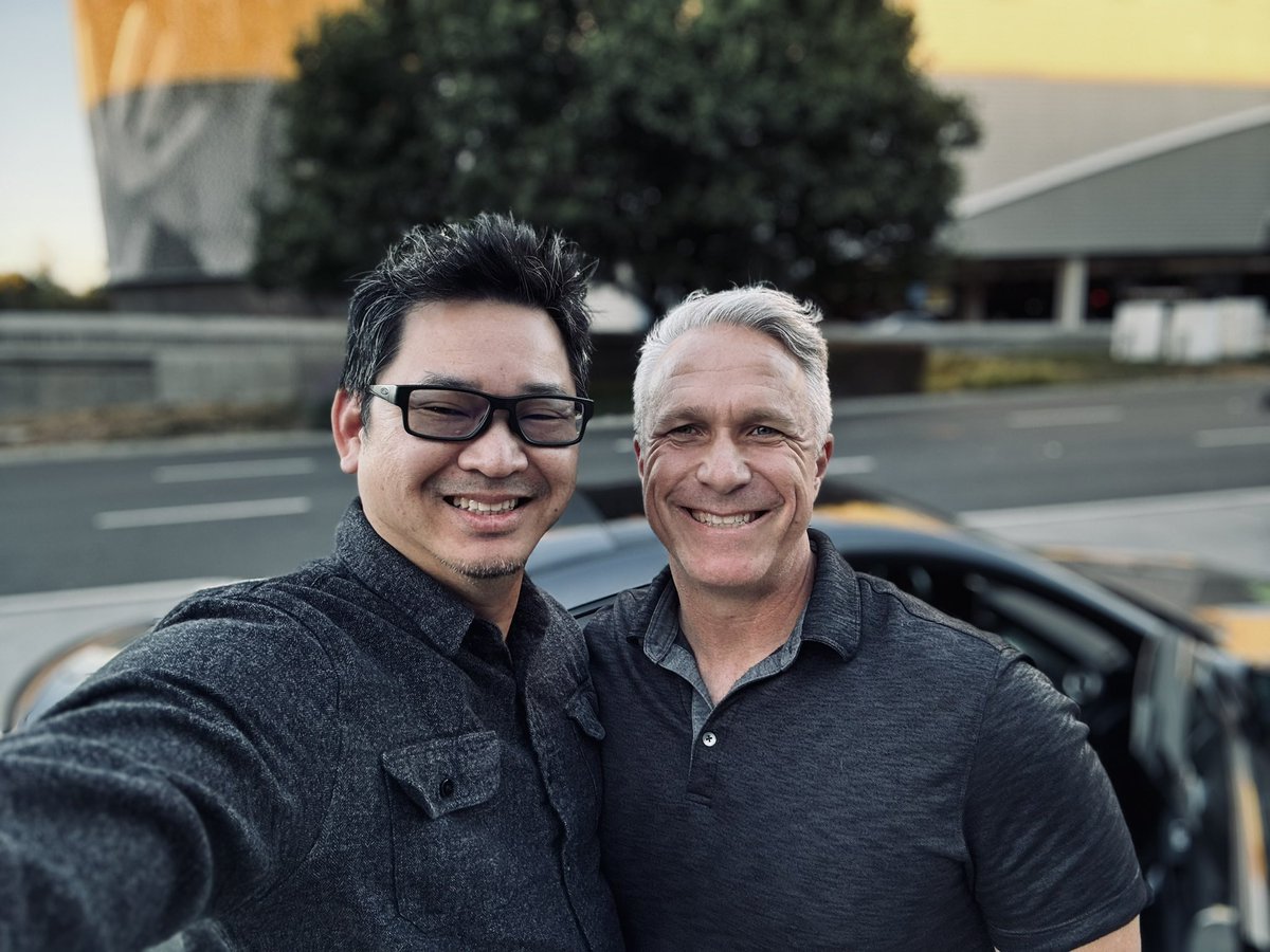 kloh's tweet photo. Amazing time catching up with the great @shanemielke after all these years. So much talent wrapped up in one dude, yet so humble. https://t.co/eYjtbzcFfO
