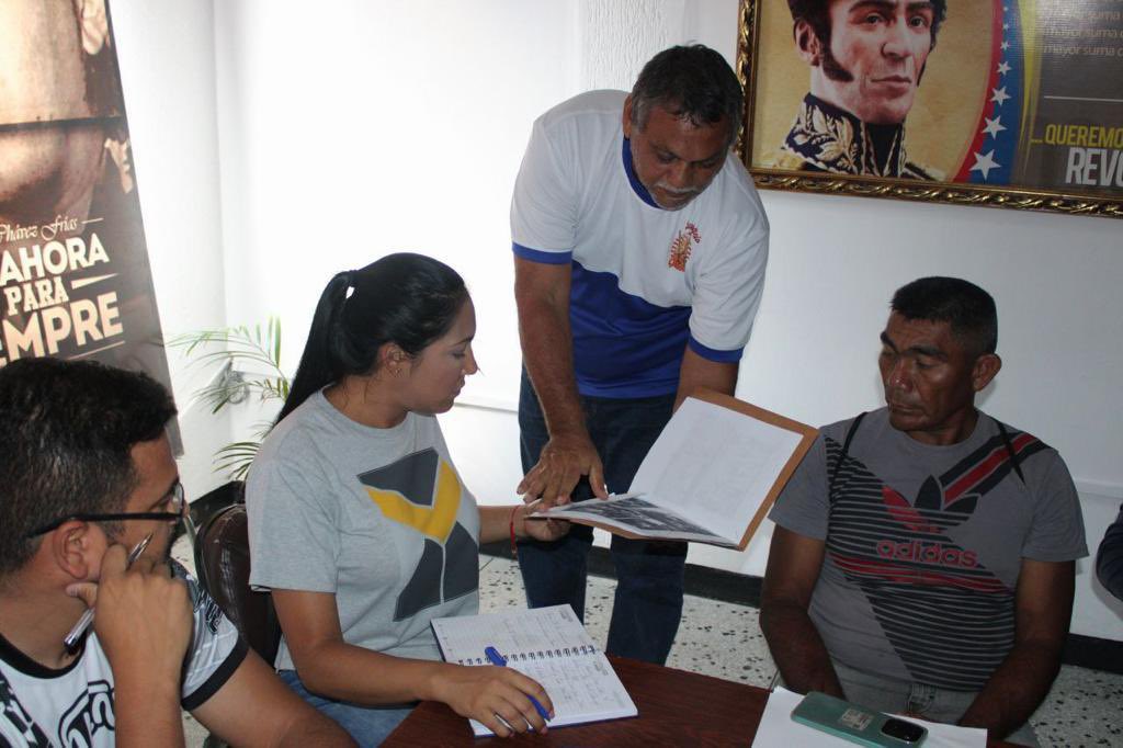 #Entérate 📢| El #PsuvBarinas y las instituciones del <a href="/GobBoliv_Bnas/">Gobierno Bolivariano en Barinas</a> se reunieron para atender de manera articulada e inmediata las afectaciones de las lluvias  en el río Santo Domingo y el caño El Bobo. 

#26Sep
#DiálogoSoberano