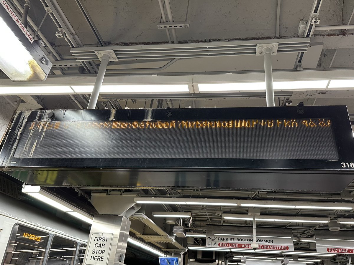 LamuseHwang's tweet photo. thanks MBTA, very cool https://t.co/2Obdn1xwsD