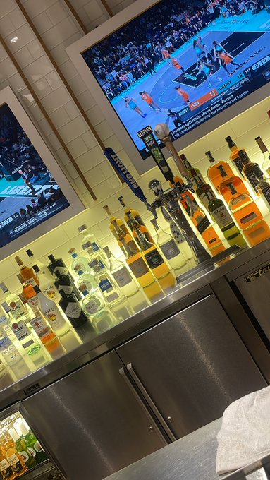 who wants to buy me a draaaank while I wait for my flight home 💕  cash app: $badprincessjaz venmo: brincessjaz