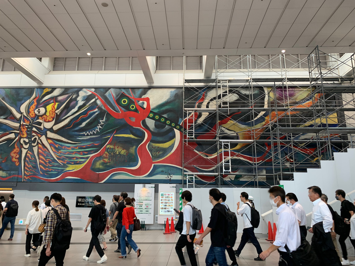 #明日の神話改修プロジェクト
皆さまからのあたたかい応援をありがとうございます！
『明日の神話』修復箇所の前に足場が組まれました！ 
第1期改修は10月10日(火)から、約40日間かけて行います。

camp-fire.jp/projects/view/…