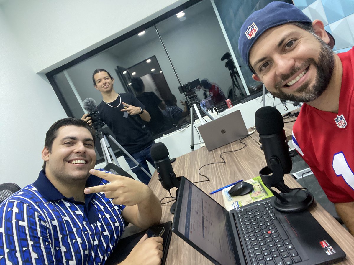 PodcastCuarto's tweet photo. Terminando de grabar youtube/podcast #quintocuarto. se viene algo bueno!! esperemos les guste! #nfl https://t.co/M3kSp7fx0D