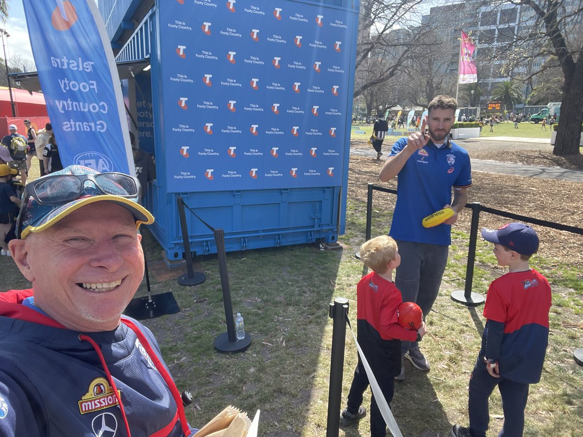 SteveHubba's tweet photo. AFL Grand Final week @DifySocial 1-2-1, lunch + festival at the โG ๐๐
#difysocial #smallbusiness #socialmedia https://t.co/ej1DFIXcYc
