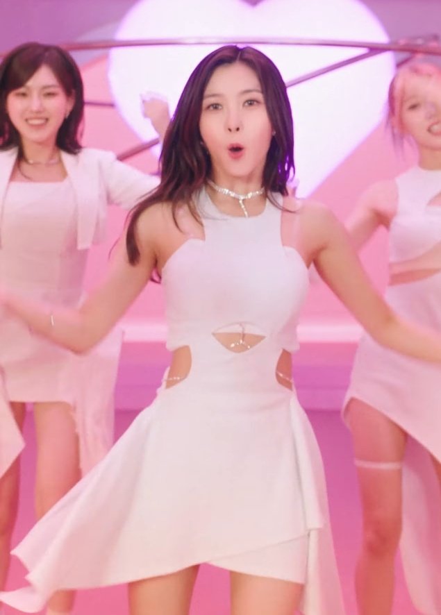 Kep1ersCloset's tweet photo. #Dayeon is wearing:
πΉ#TheAttico Magnolia Dress $1,150
#KimDayeon #DayeonFashion #DayeonStyle #Kep1erStyle #Kep1erFashion #Kep1er #Kep1erμ_Galileo_λ€μleo #GalileoMeetsKep1er #Galileo https://t.co/YvFQIh8XAQ