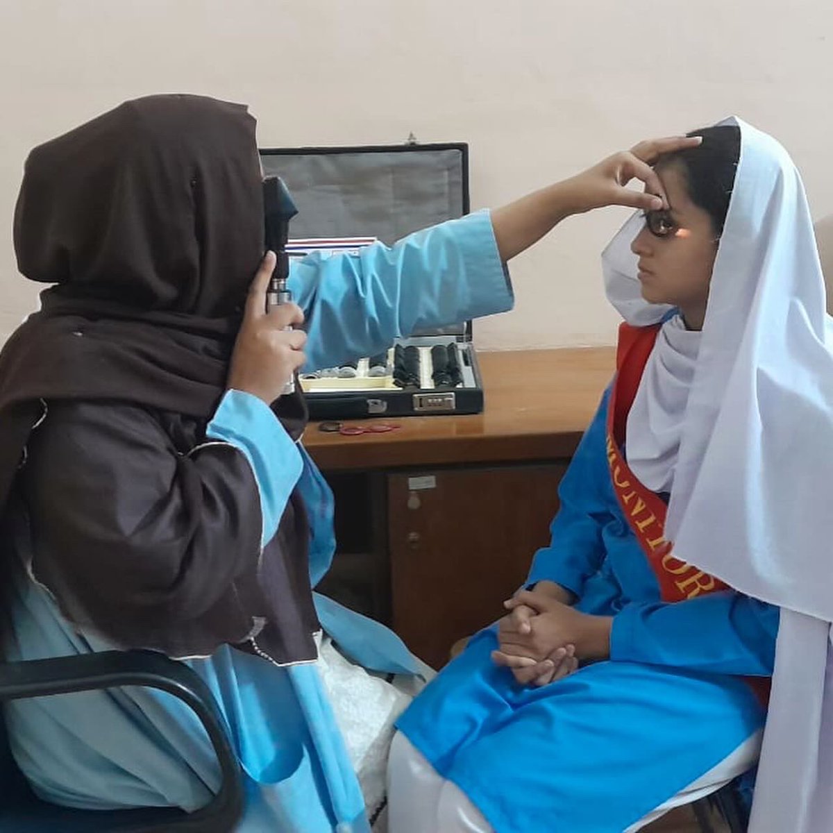 ZindagiTrust's tweet photo. The @LRBTPK team conducted thorough #eye check-ups at SMB School, screening 2091 students across grades 1 to 10 over eight days.

Their diligence revealed that 250 students were grappling with various vision-related issues, including #cataracts. https://t.co/hXw2UgKHkV