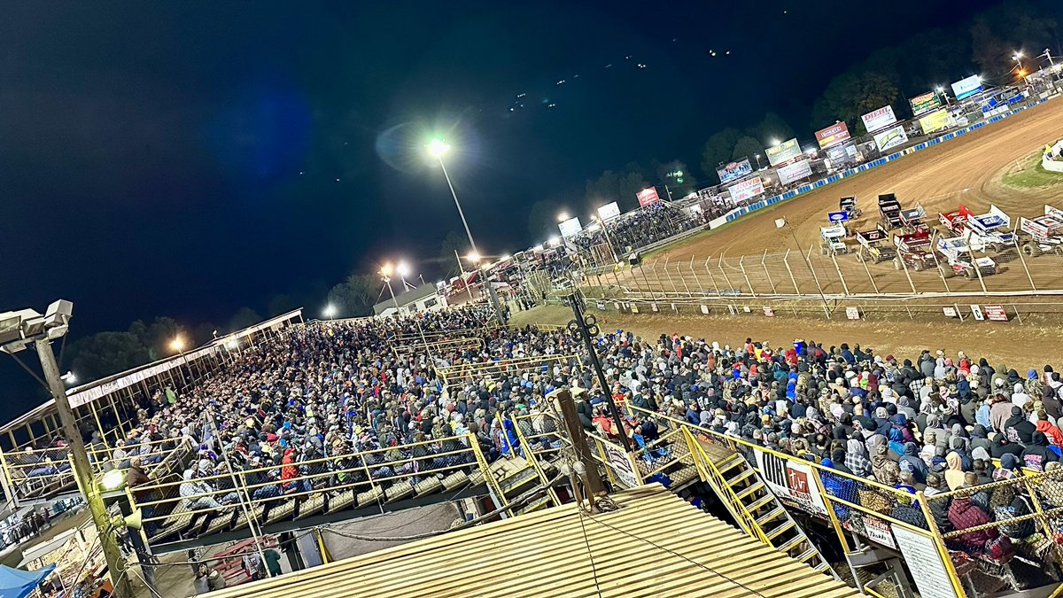 DustinJarrett's tweet photo. It was an absolutely MASSIVE crowd tonight at @Lernerville for the @HighLimitRacing show. https://t.co/AgPr9ECHY2