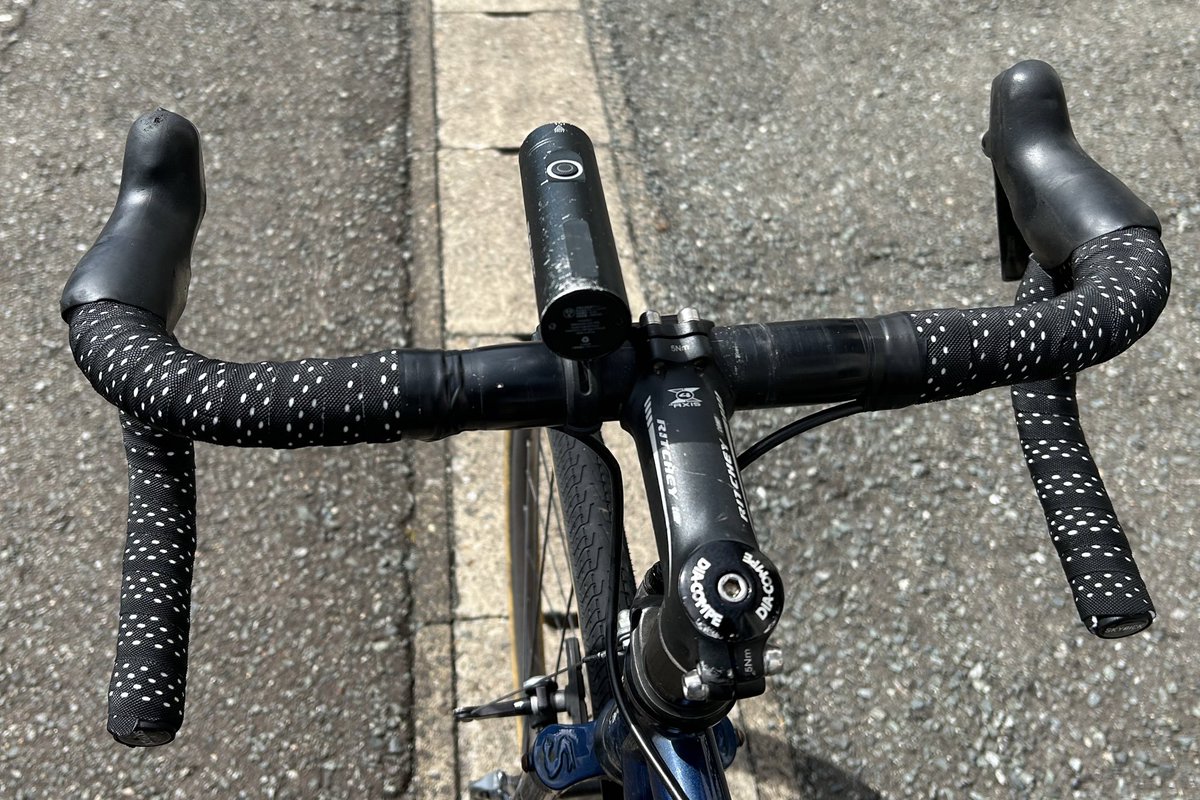 TNAX4's tweet photo. カンチブレーキワイヤーとバーテープ交換
パーツさえあれば自分でできる範囲内でした🚲 https://t.co/BfgbUWEr57