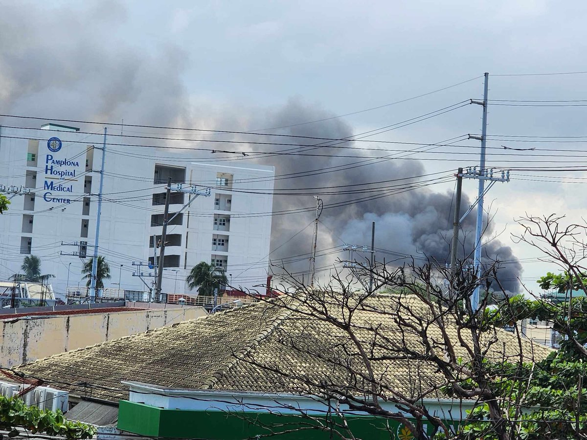 pinas_city's tweet photo. JUST IN: Sunog, sumiklab ngayong umaga sa bahagi ng Zapote-Bacoor.
📍Barangay Aniban 2, Bacoor City, Cavite.
Status:
10:56AM - #PositiveAlarm
Responding units:
🚒BFP Bacoor
🚒Pamplona Uno
🚒Pamplona Uno
🚒Zapote
🚒Pamplona Tres
#LPCUpdate #RFVmonitoring
📸 - RG Gamalo https://t.co/dB5anCUXmy
