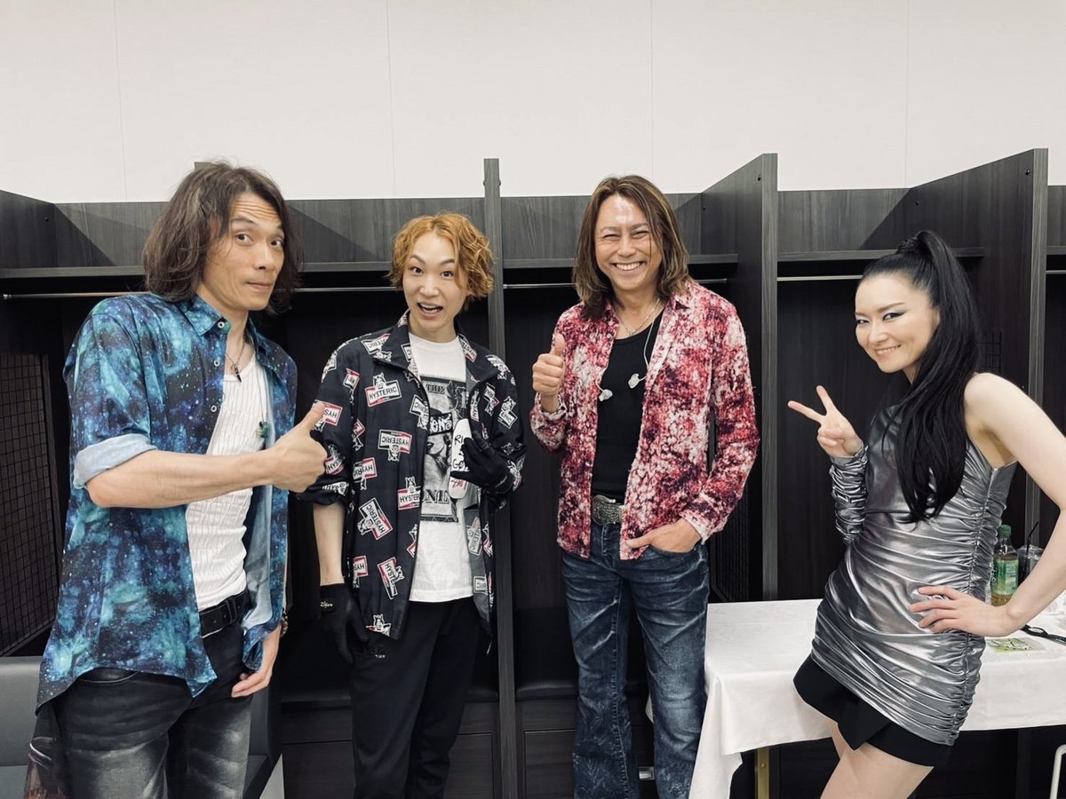 kiyoshi_1031's tweet photo. ええっと
次の会場はどこでしたっけ？
セットリストは？

と、ベース抱えて準備してしまいそうになる笑

もうしばらく余韻に浸っていたいです😌

#Bz https://t.co/TNsOhoWcis