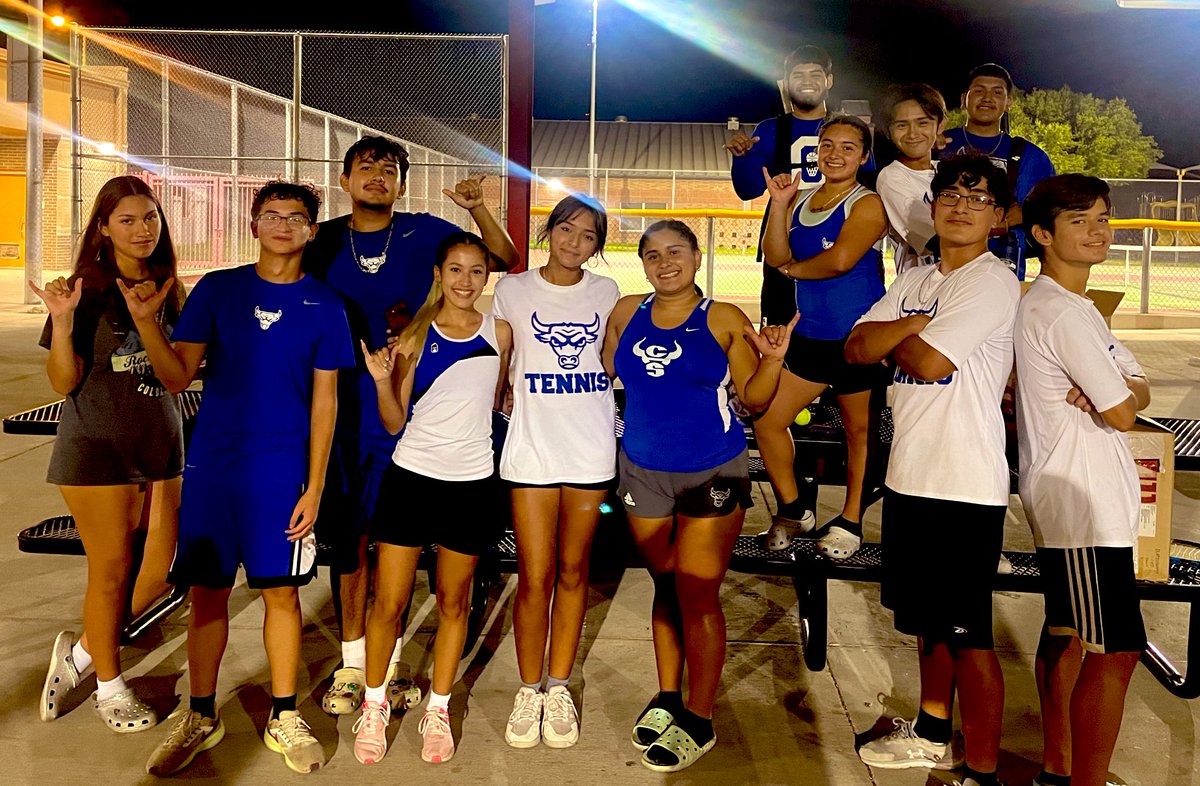 Toro tennis defeated Rio Grande HS 15-4 to secure the playoffs spot, 4th year in a row! 
They had many tough matches and pulled through each one fighting till the end! 
@KGNSsports @LISD_Athletics @CigarroaHSlisd @KGNSnews @LaredoISD @lmtnews @ClaraLMTsports @swsportsWire