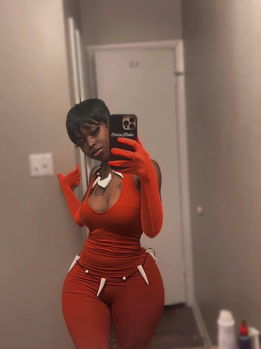 Check out this great Vixen cosplay from Diaze Molei