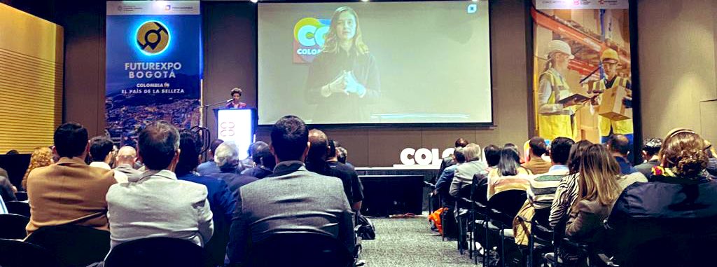 JulianaVillegas's tweet photo. #empresarios encontraron #expertos y #aliados en fortalecimiento de #habilidades y #estrategias para lograr  #internacionalización de su #negocio hoy en #Bogotá. 200+ asistentes aceptaron invitación #FuturExpo @PROCOLOMBIACO a la @camaracomerbog y se motivaron a #exportar! https://t.co/tpLSwbPquG