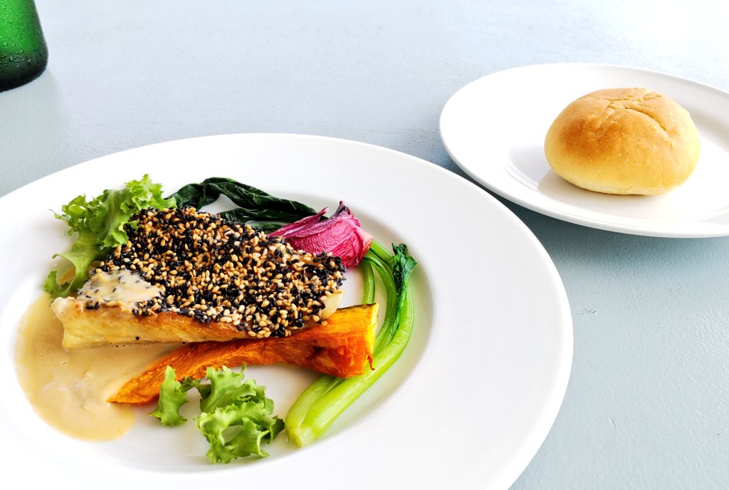 K_Morgen_stern's tweet photo. 今日のお昼、来ました♡
サラダと冷製ポタージュ
魚料理
パン
味も食感も色々あって
美味しいです♪
景色も良くて、おすすめ
#YOURTABLE
#岡崎市 https://t.co/8MZVqmuFcc
