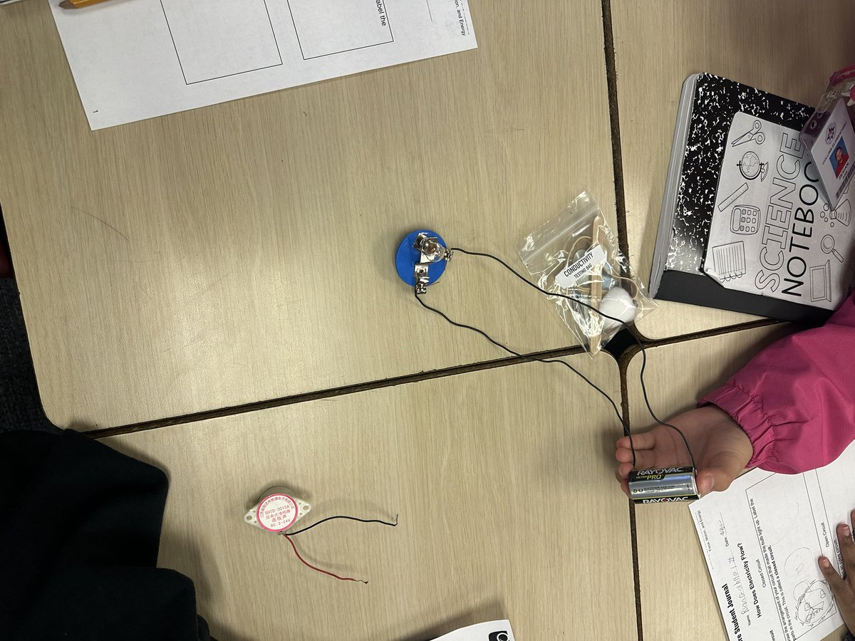 It was a blast creating circuits for Science today. ☺️🔋🥼<a href="/ExplorersCol/">Collins Elementary</a> <a href="/MrChavezTeaches/">James Chavez</a> <a href="/AliefScience/">Alief Science</a>