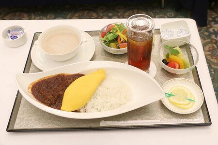 王座戦第3局　昼食

永瀬王座　三河一色産うなぎのひつまぶし御膳とアイスコーヒー、オレンジジュース

藤井竜王・名人　あいち牛のハヤシライス 名古屋コーチンの卵のオムレツのせとアイスティー

kifulog.shogi.or.jp/ouza/2023/09/p…