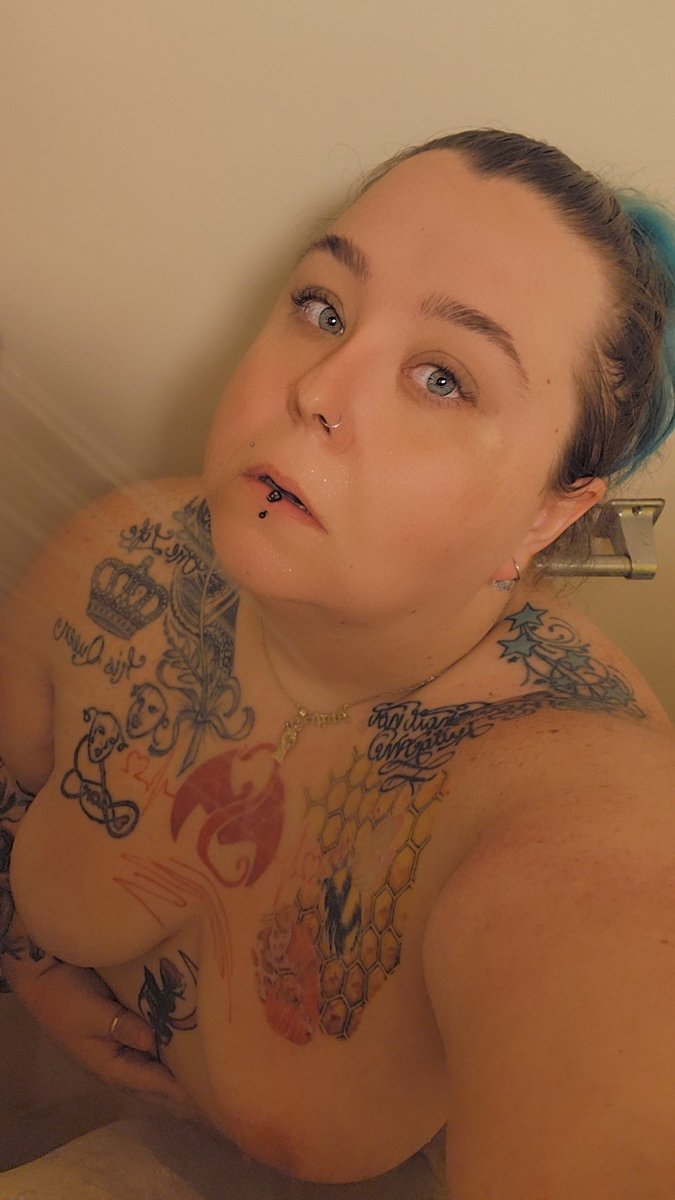 DirtyPrincessOR's tweet photo. @cmlmodels @CreamyNikkie Shower time https://t.co/Z5bGy8TrdN
