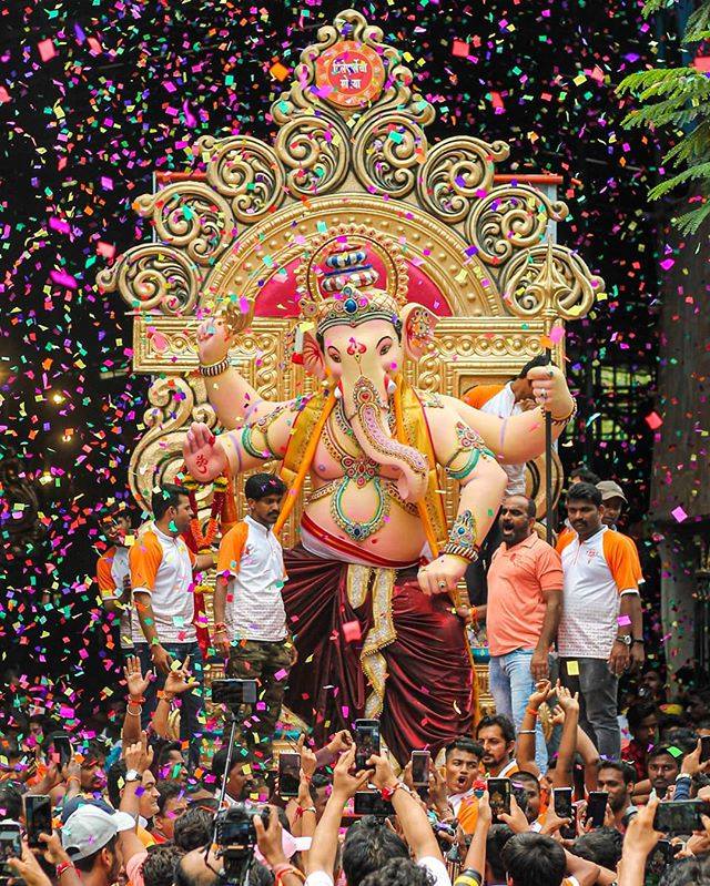 12 Famous Ganesh Pandals in Mumbai 1. Lalbaugcha Raja - Thread from ...