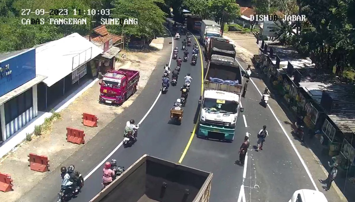 dishub_jabar's tweet photo. 10:58 | Pantauan arus lalin terkini di ruas jalan #Cadaspangeran #Sumedang #LalinJabar #infolalin #infoll #DishubJabar #JujurBerkendara #JujurDiJalan #jagajarak #pakaimasker #cucitangan https://t.co/wHPIcrEWBO
