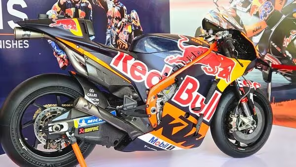 HTAutotweets's tweet photo. IN PICS | KTM RC16 #MotoGPEdition turns heads at maiden #IndianGP
https://t.co/8HwDWkgl3C https://t.co/sDRI0s0a8P