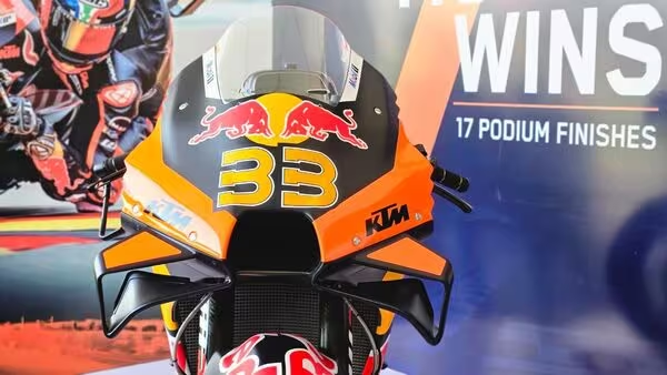 HTAutotweets's tweet photo. IN PICS | KTM RC16 #MotoGPEdition turns heads at maiden #IndianGP
https://t.co/8HwDWkgl3C https://t.co/sDRI0s0a8P
