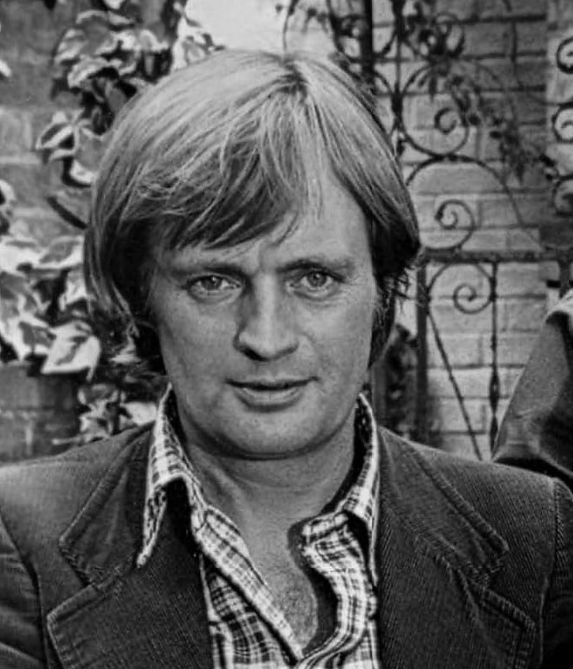 LPJProductions1's tweet photo. "You know how old mirrors are. I never made a move yet without something getting broken" -Paul Curtis #DavidMcCallumRIP 💔#WatcherintheWoods #movie #musician #Emmy #TheManFromUNCLE #BacktotheCinema https://t.co/AWTkItRC7j
