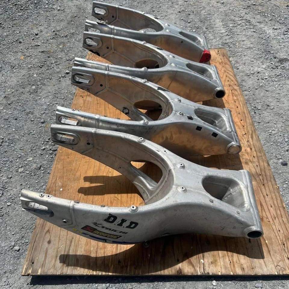 twtbikers's tweet photo. Swing arm MotoGP FOR SALE!!

Kecoh dekat group FB orang Thailand jual swing arm MotoGP. Mana la dia dapat 4 biji motor tu. Kayooo

📸 Aisara Sodawat https://t.co/uEYYS96JMe