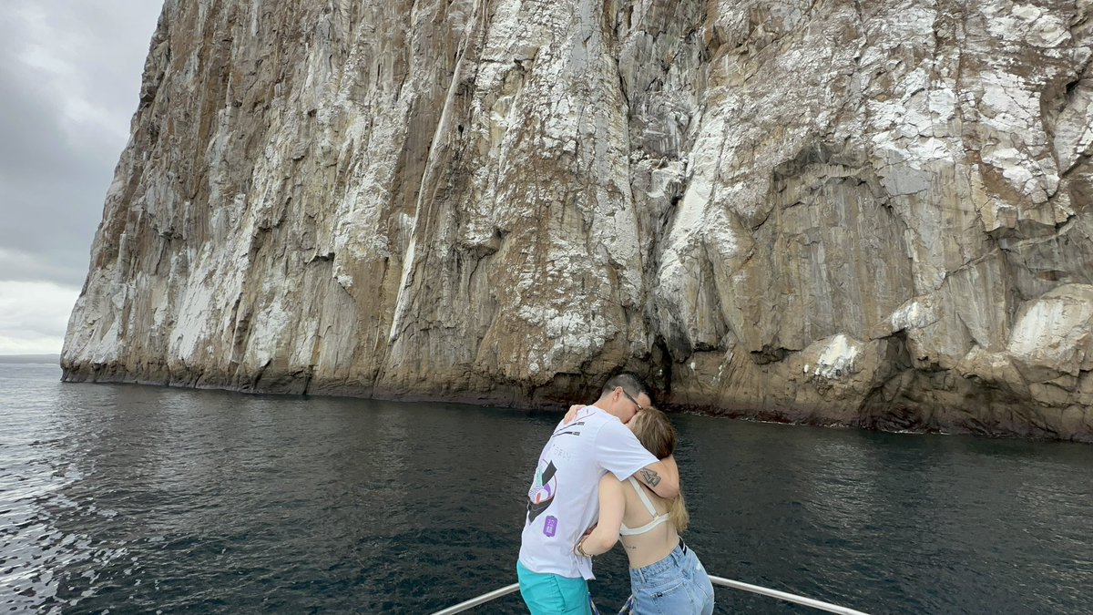 jodiendoYjodida's tweet photo. Amigos hoy dejé de ser espectadora. ME VOY A CASAR CON EL AMOR DE MI VIDA 😍😍 https://t.co/GXGWnRPkps