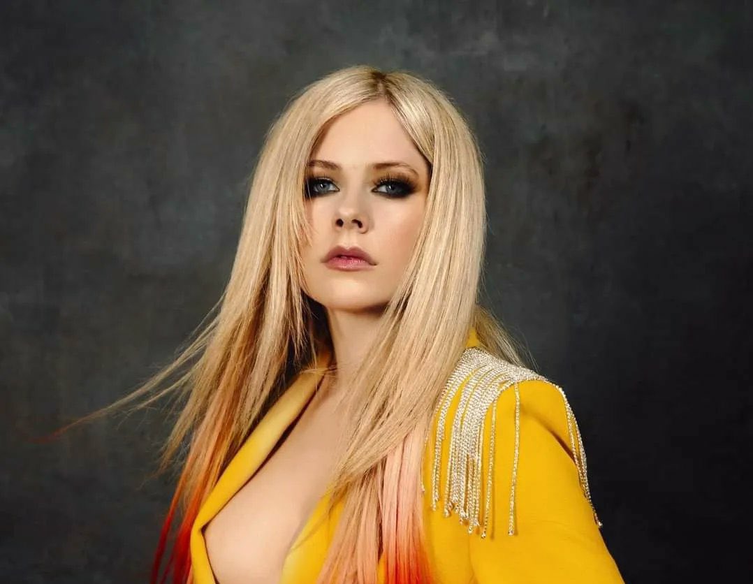 PopBase's tweet photo. Happy 39th birthday to the talented Avril Lavigne. https://t.co/xkd2yjf3nh